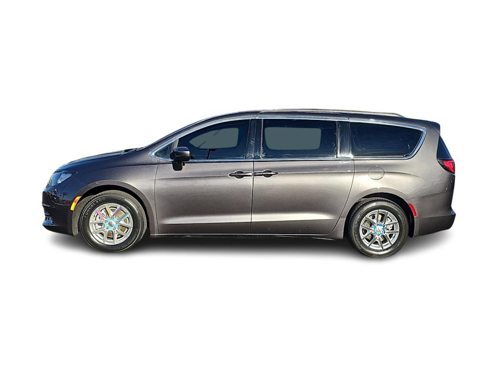 Thumbnail: 2021 Chrysler Voyager - 3