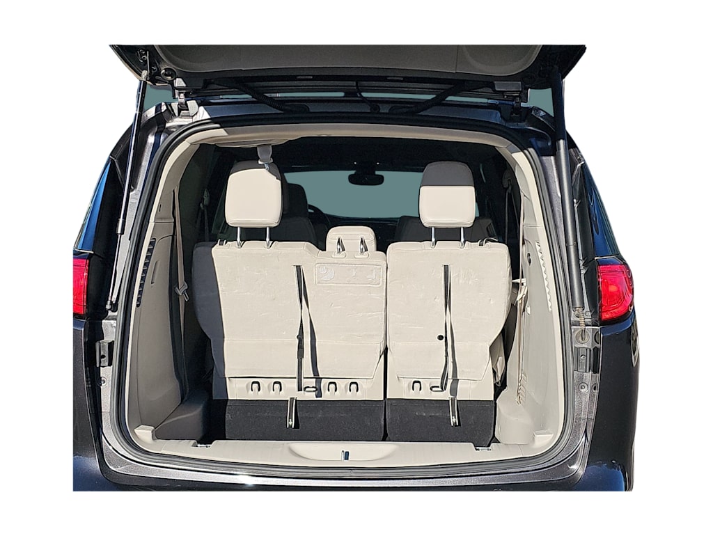 Thumbnail: 2021 Chrysler Voyager - 15