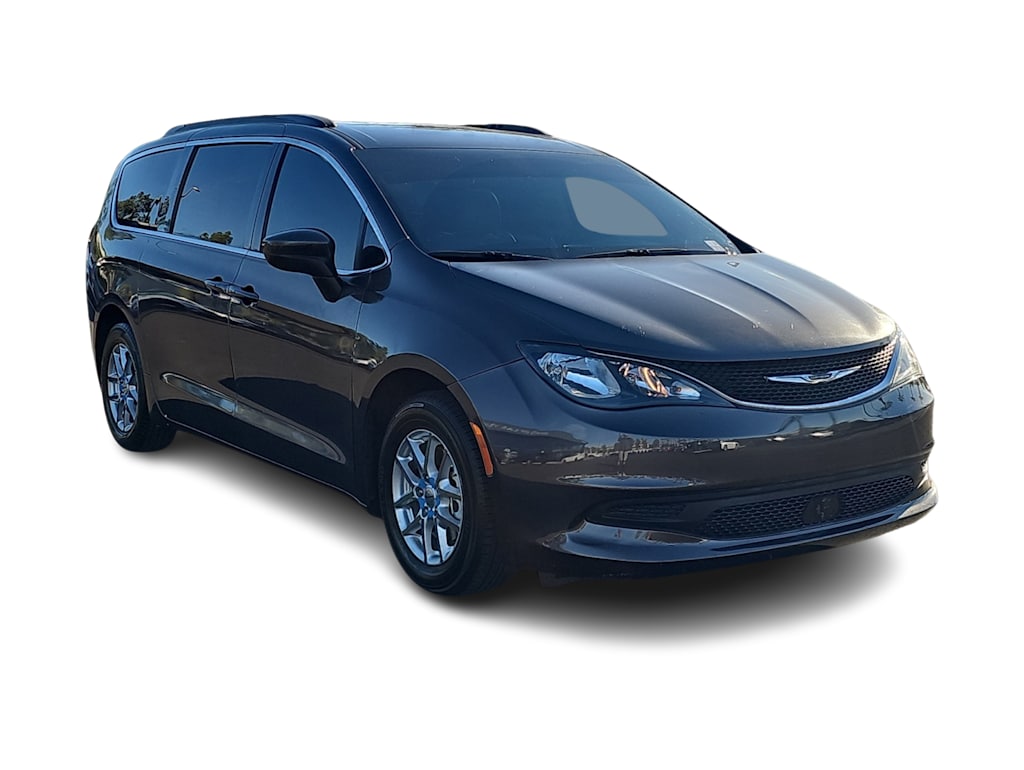 Thumbnail: 2021 Chrysler Voyager - 17