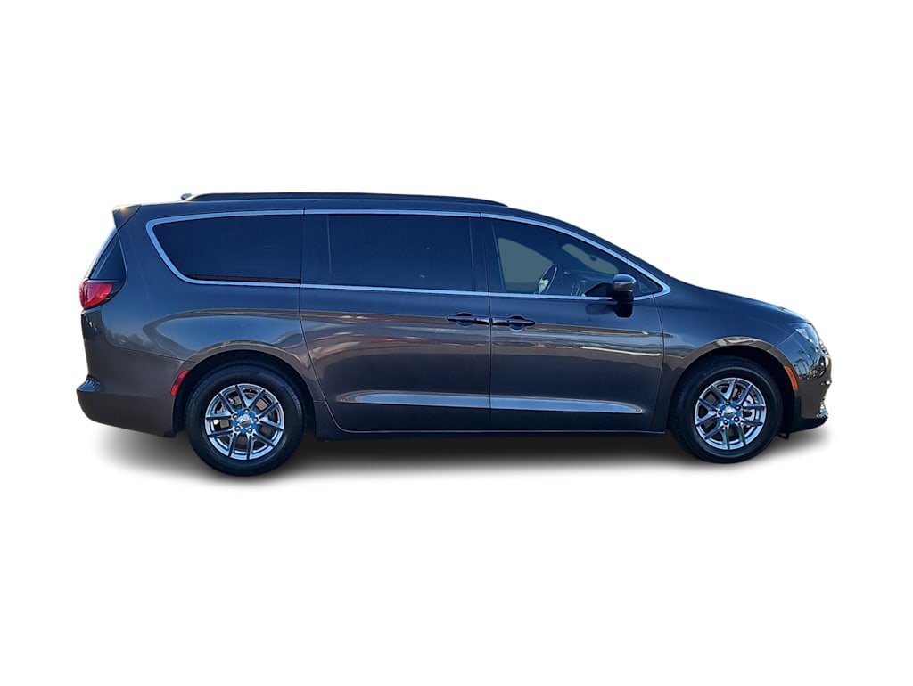 Thumbnail: 2021 Chrysler Voyager - 20
