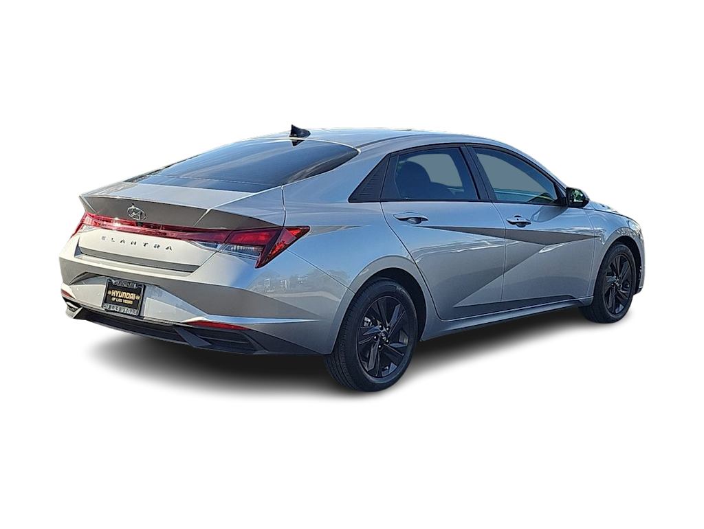 Thumbnail: 2022 Hyundai Elantra - 19