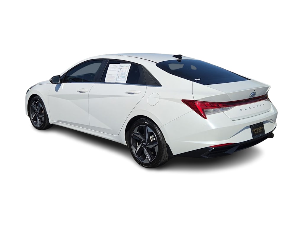 Thumbnail: 2022 Hyundai Elantra - 4