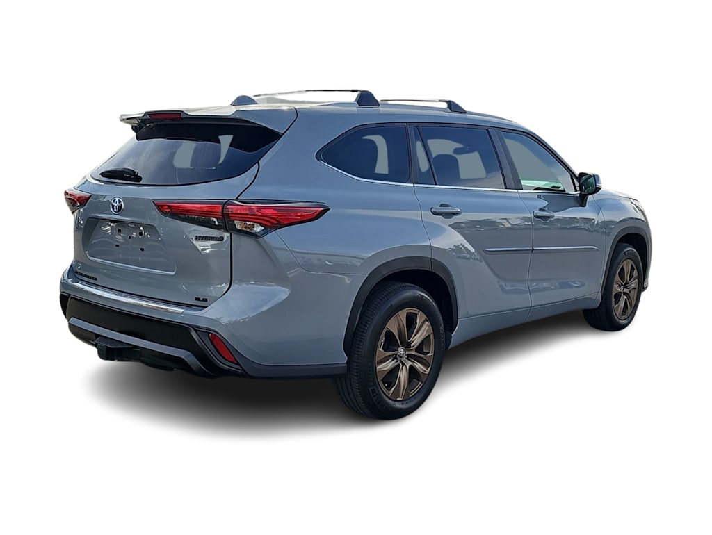 Thumbnail: 2023 Toyota Highlander - 20