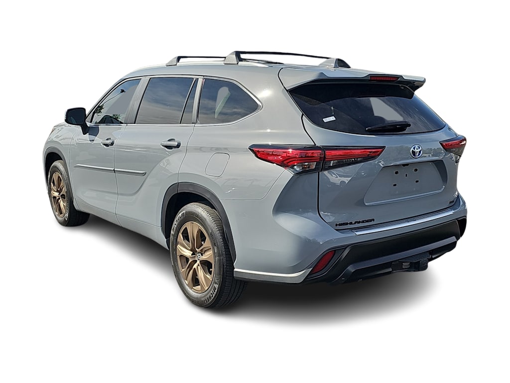 Thumbnail: 2023 Toyota Highlander - 4