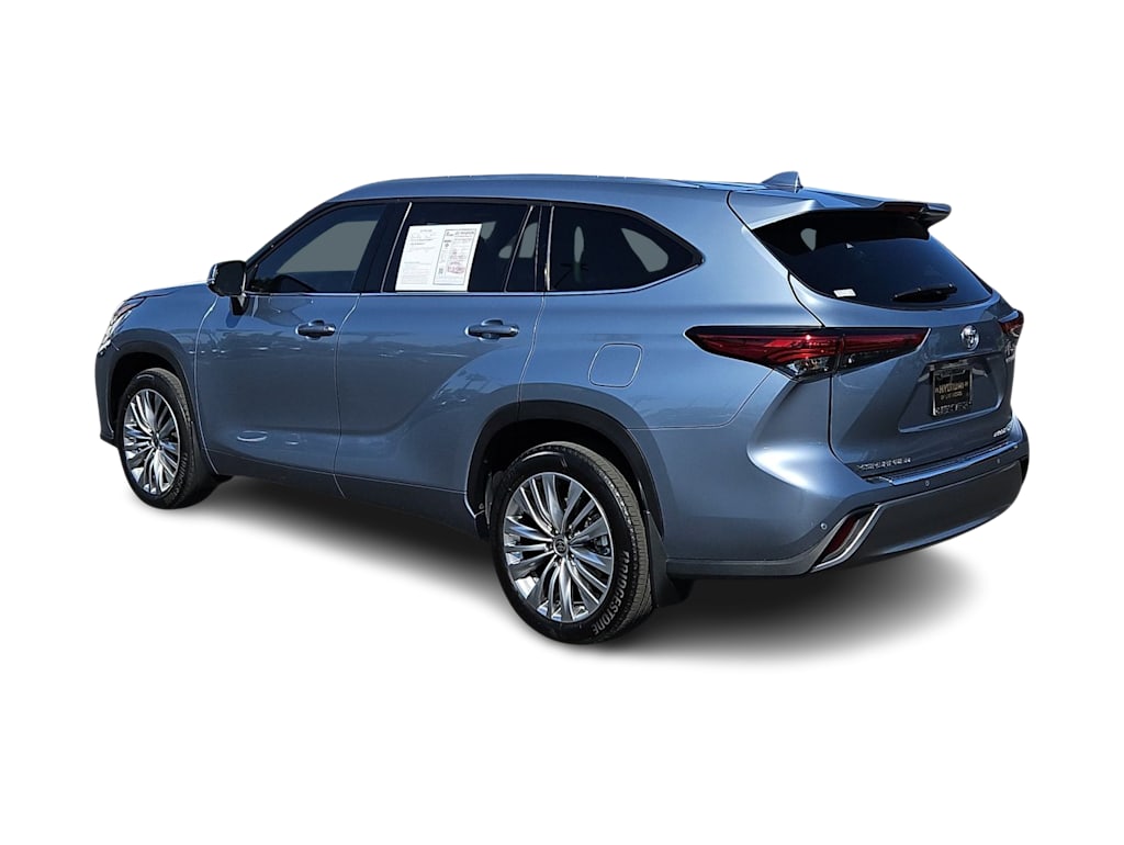 Thumbnail: 2023 Toyota Highlander - 4