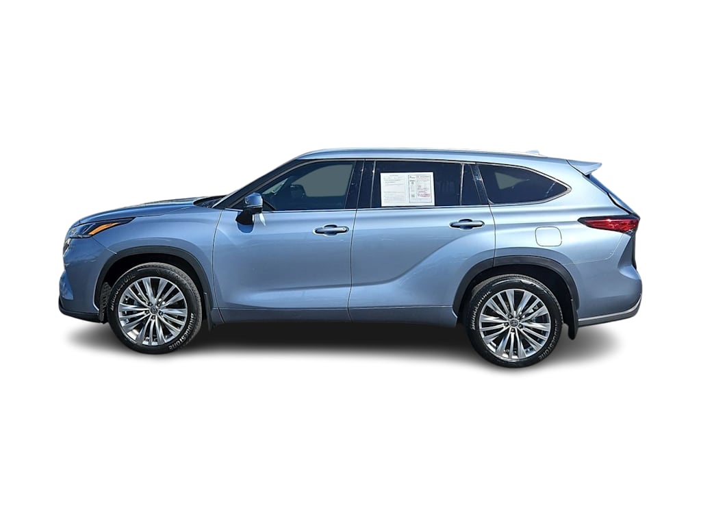 Thumbnail: 2023 Toyota Highlander - 3