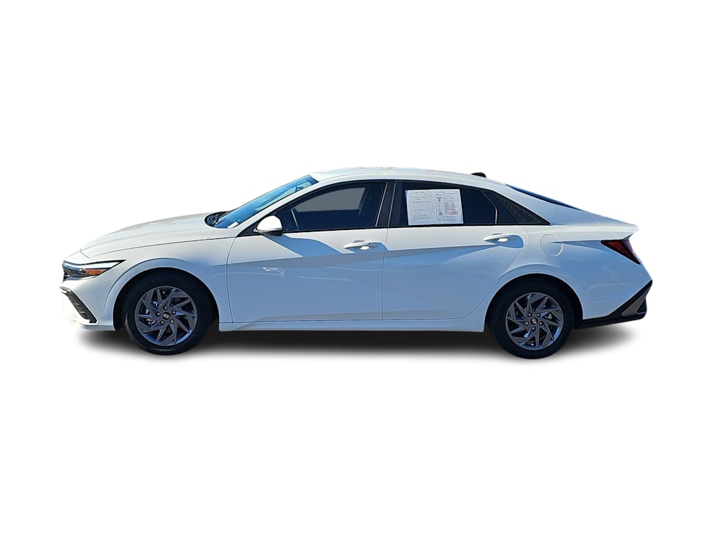 Thumbnail: 2024 Hyundai Elantra - 3