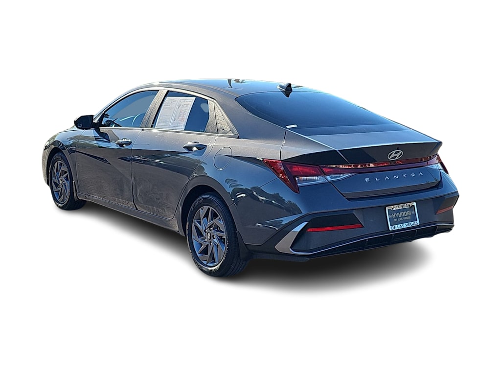 Thumbnail: 2024 Hyundai Elantra - 4