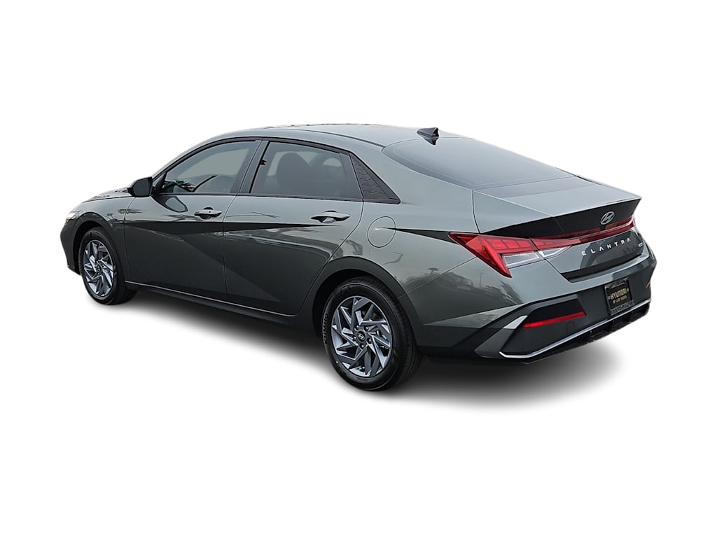 Thumbnail: 2026 Hyundai Elantra - 4