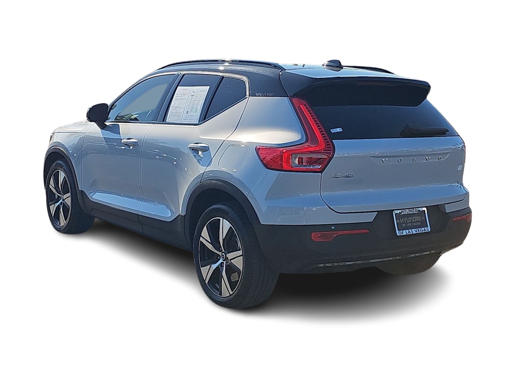Thumbnail: 2022 Volvo XC40 - 4