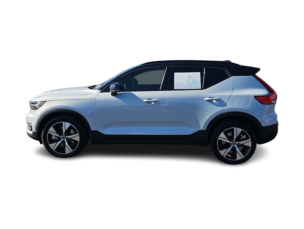 Thumbnail: 2022 Volvo XC40 - 3