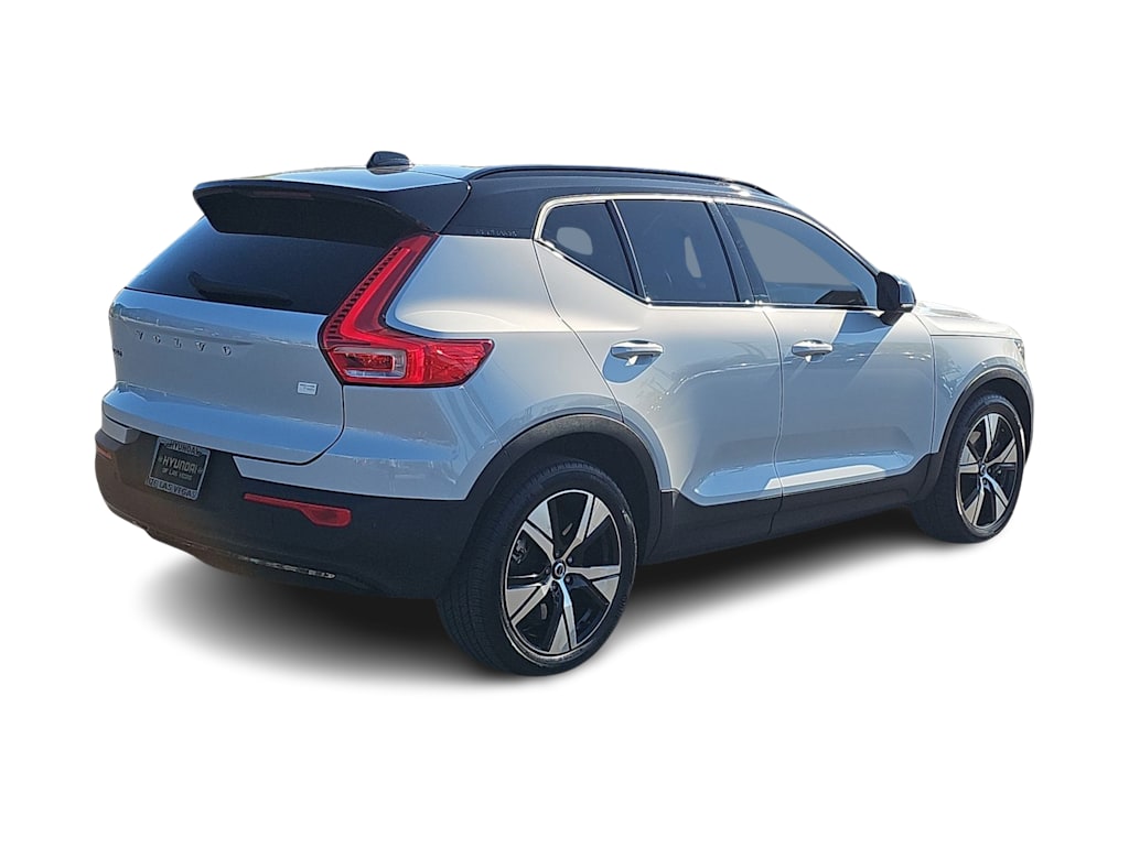 Thumbnail: 2022 Volvo XC40 - 22