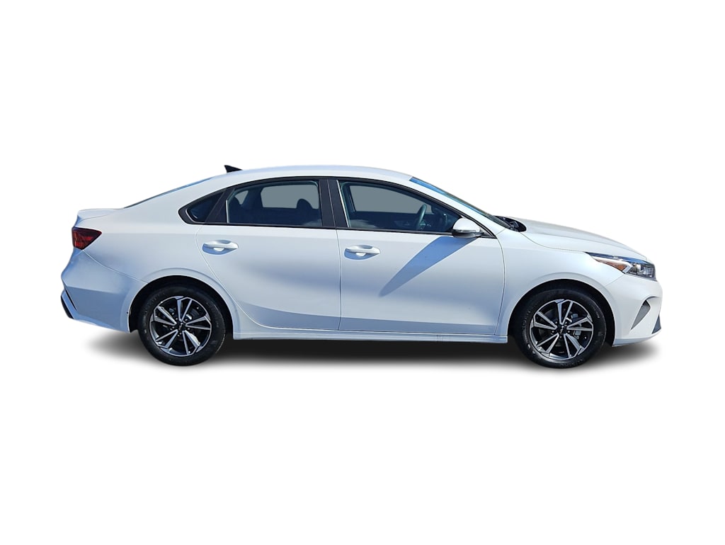 Thumbnail: 2023 Kia Forte - 23