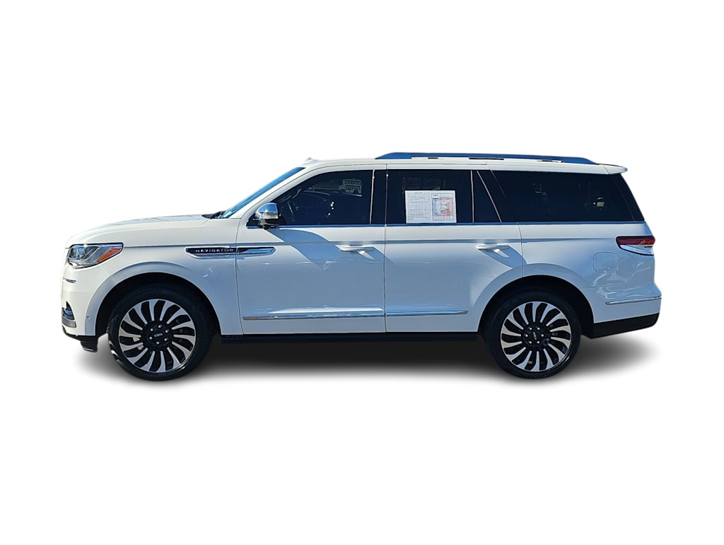 Thumbnail: 2024 Lincoln Navigator - 3