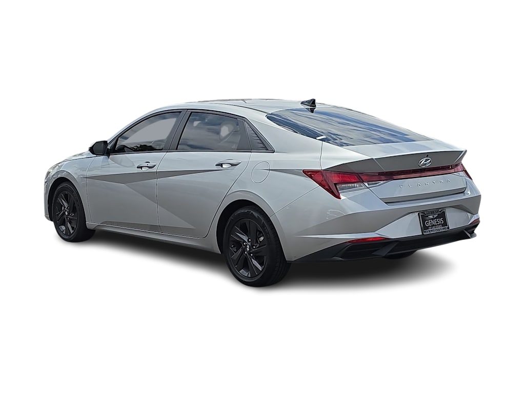 Thumbnail: 2023 Hyundai Elantra - 4