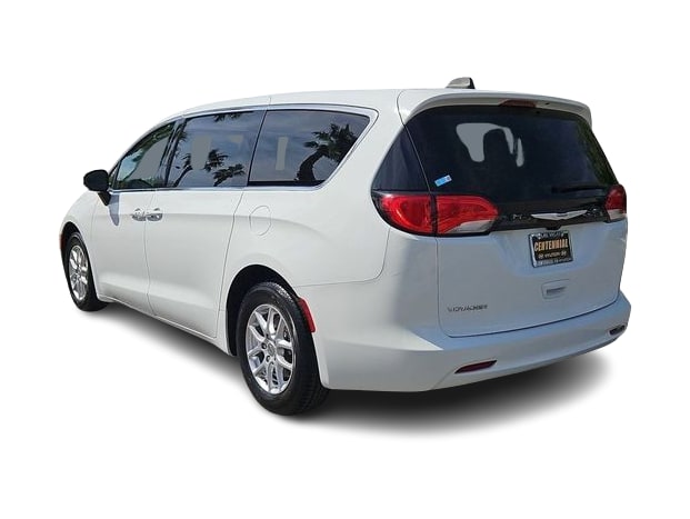 Thumbnail: 2023 Chrysler Voyager - 4