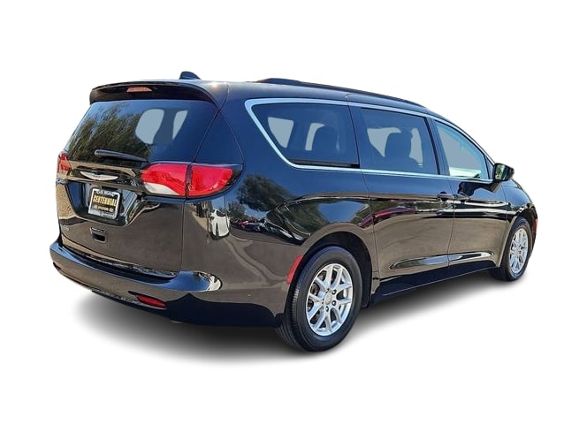 Thumbnail: 2020 Chrysler Voyager - 22