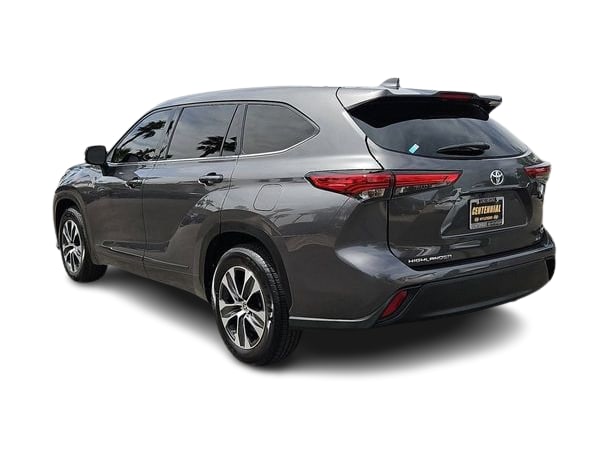 Thumbnail: 2022 Toyota Highlander - 4