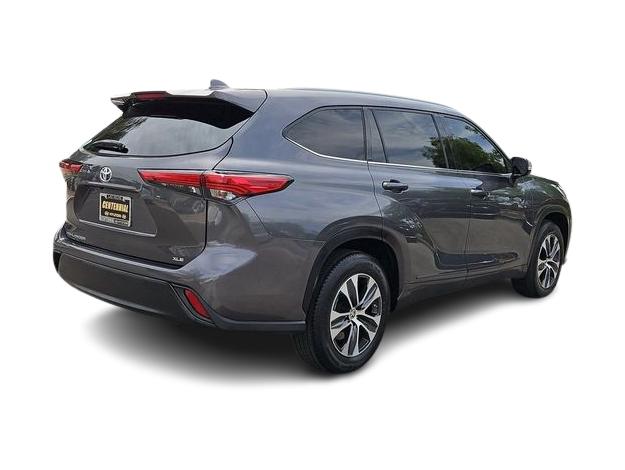 Thumbnail: 2022 Toyota Highlander - 22