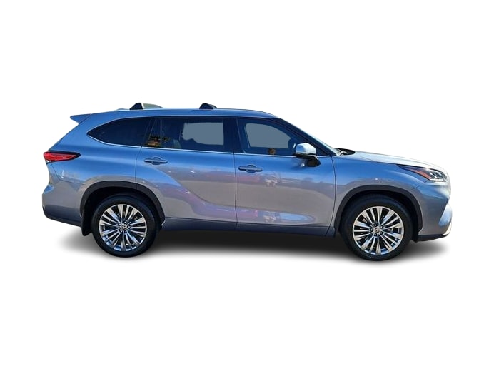 Thumbnail: 2023 Toyota Highlander - 25