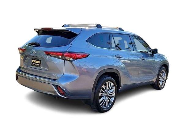 Thumbnail: 2023 Toyota Highlander - 24