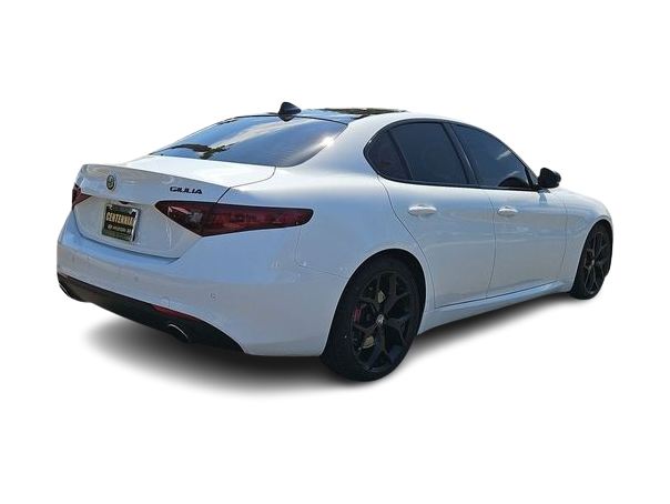 Thumbnail: 2021 Alfa Romeo Giulia - 22