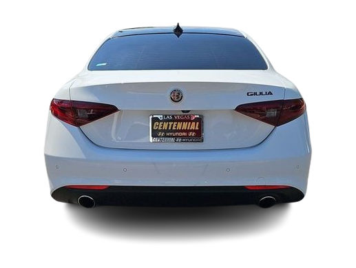 Thumbnail: 2021 Alfa Romeo Giulia - 5