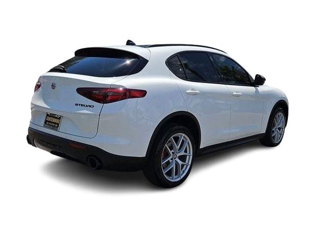 Thumbnail: 2020 Alfa Romeo Stelvio - 23