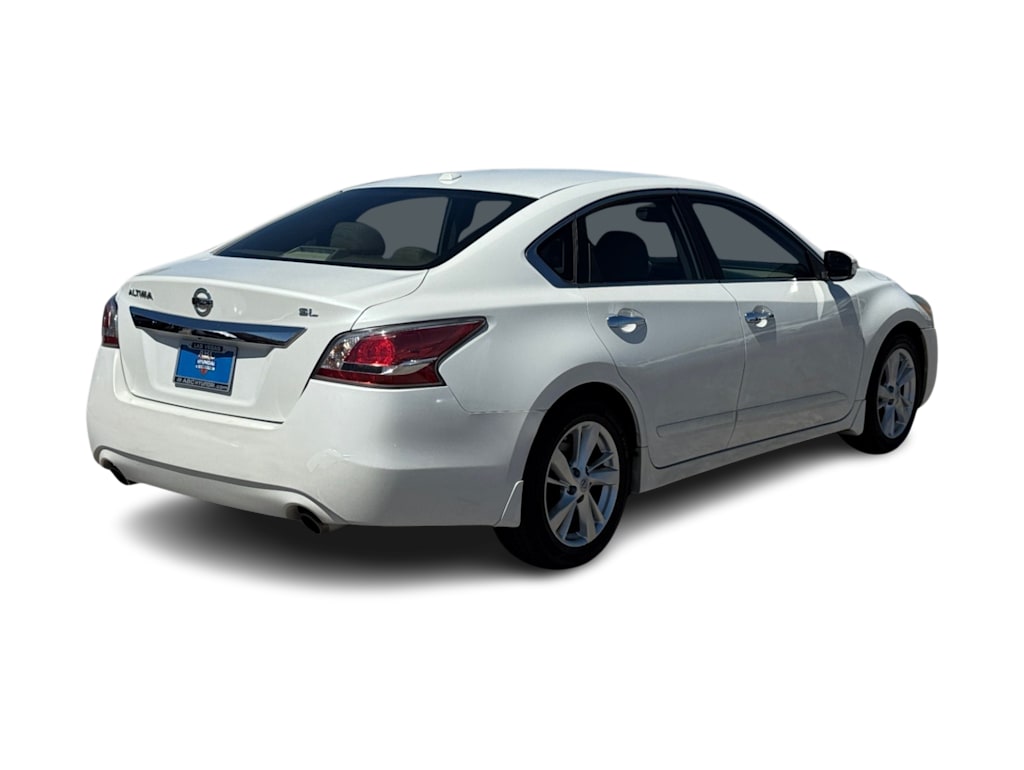 Thumbnail: 2015 Nissan Altima - 18