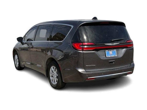 Thumbnail: 2023 Chrysler Pacifica - 4