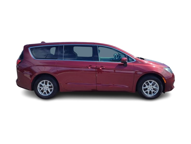 Thumbnail: 2020 Chrysler Voyager - 21