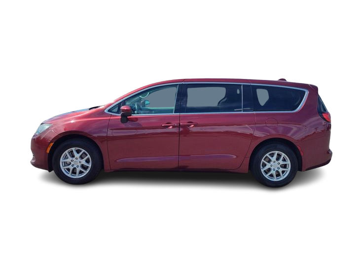 Thumbnail: 2020 Chrysler Voyager - 3
