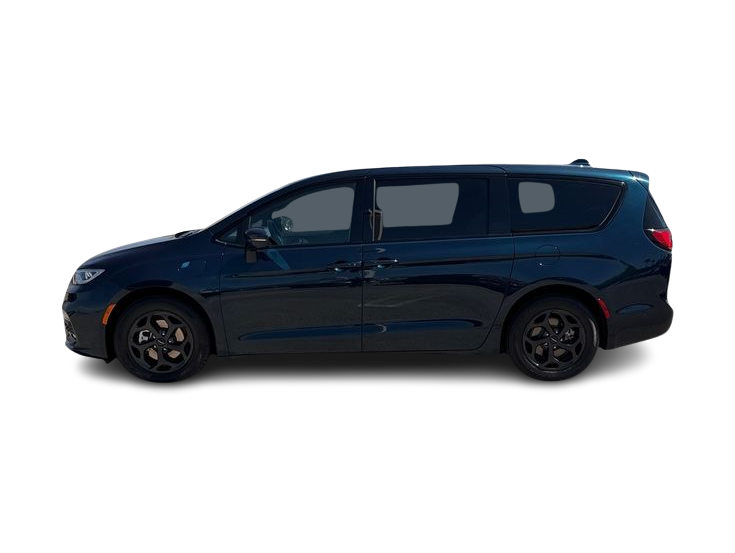 Thumbnail: 2022 Chrysler Pacifica - 3