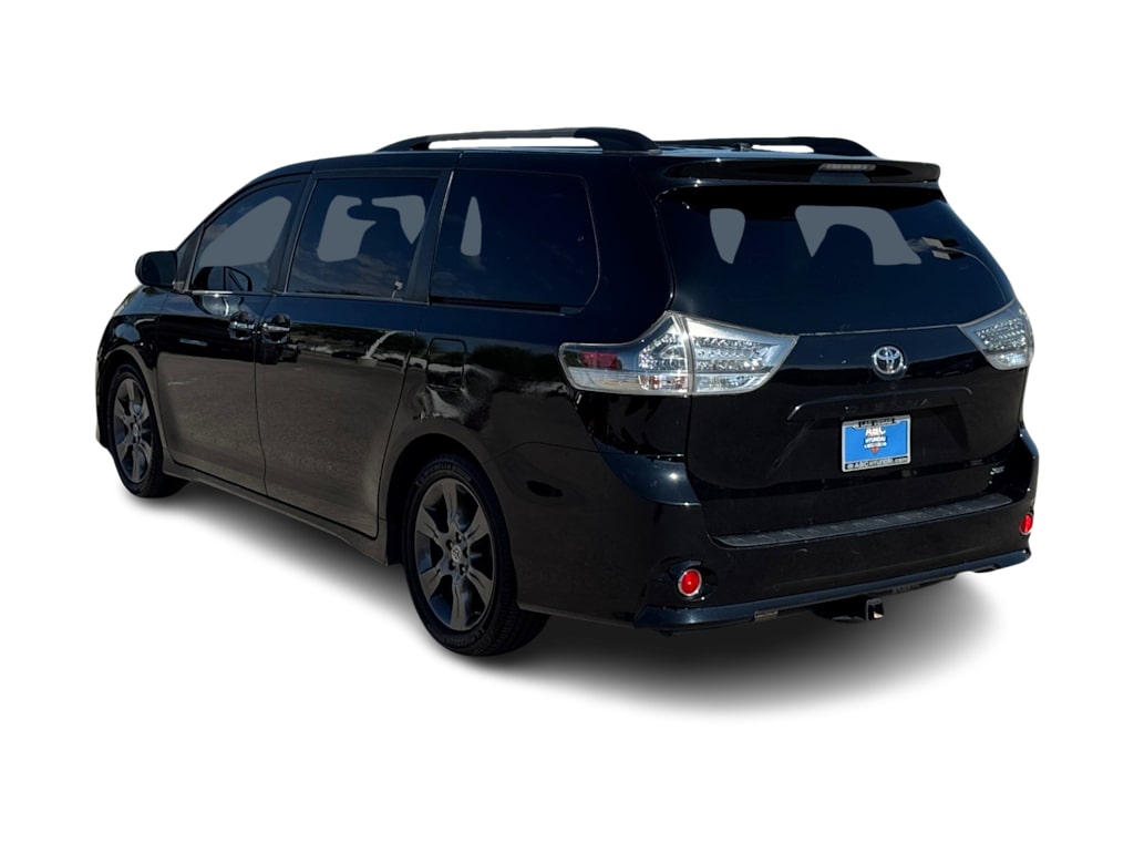 Thumbnail: 2016 Toyota Sienna - 4