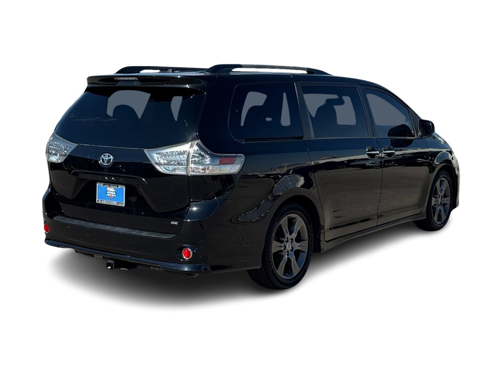 Thumbnail: 2016 Toyota Sienna - 18