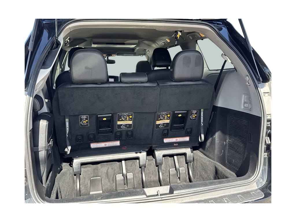 Thumbnail: 2016 Toyota Sienna - 16