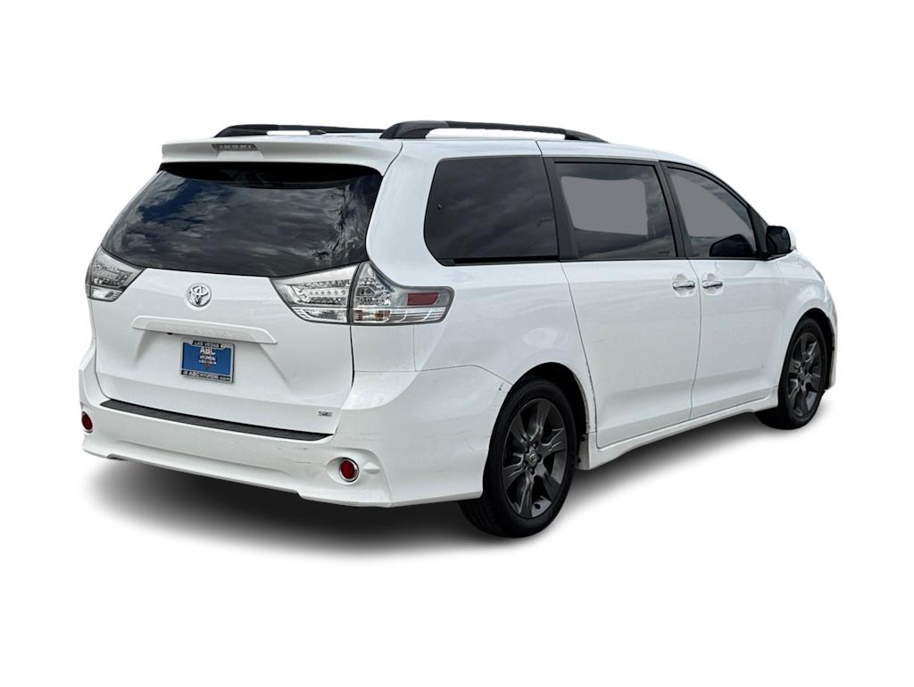 Thumbnail: 2015 Toyota Sienna - 17