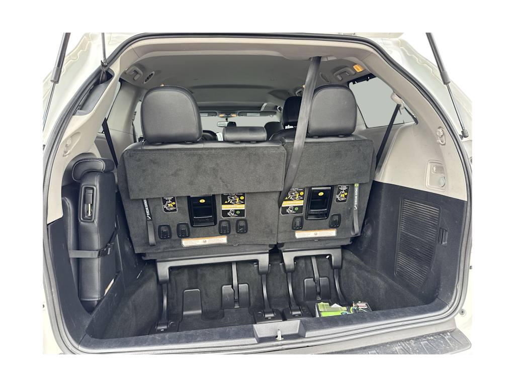 Thumbnail: 2015 Toyota Sienna - 15