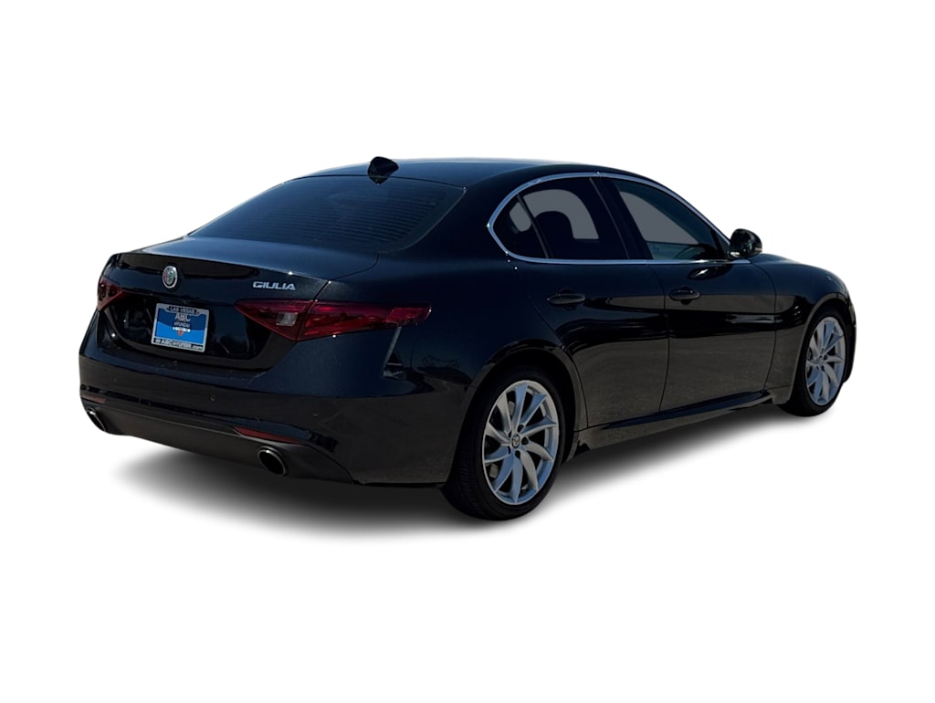 Thumbnail: 2019 Alfa Romeo Giulia - 18
