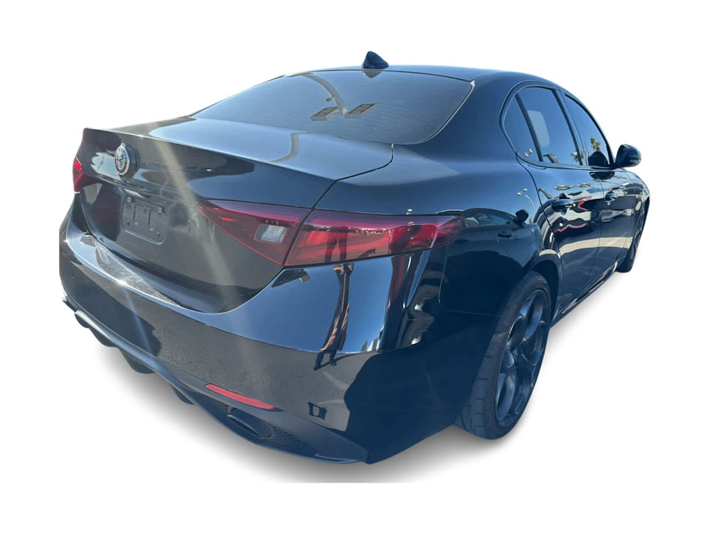 Thumbnail: 2019 Alfa Romeo Giulia - 19