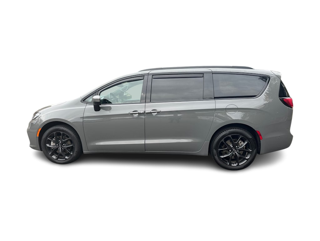 Thumbnail: 2023 Chrysler Pacifica - 3