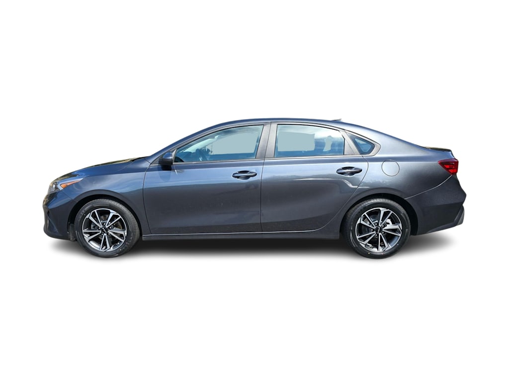 Thumbnail: 2022 Kia Forte - 3