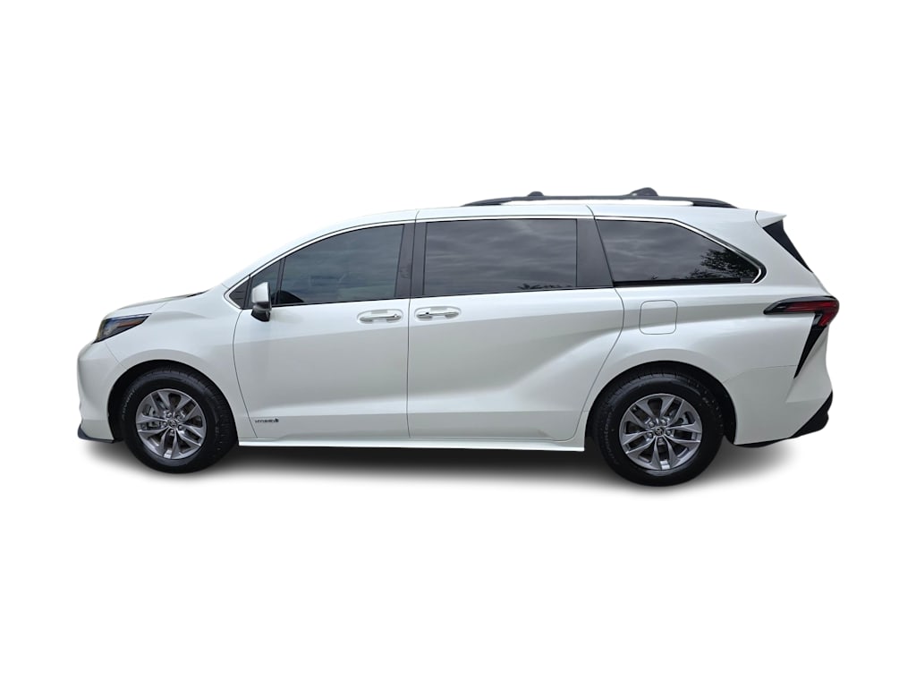 Thumbnail: 2021 Toyota Sienna - 3