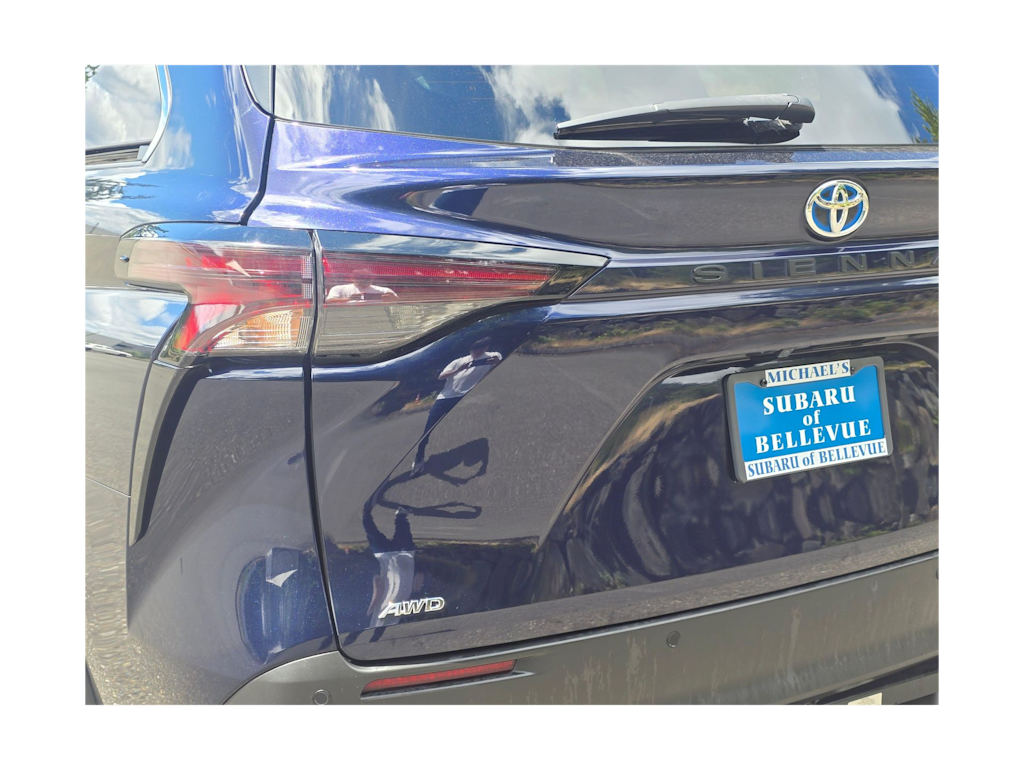 Thumbnail: 2023 Toyota Sienna - 21