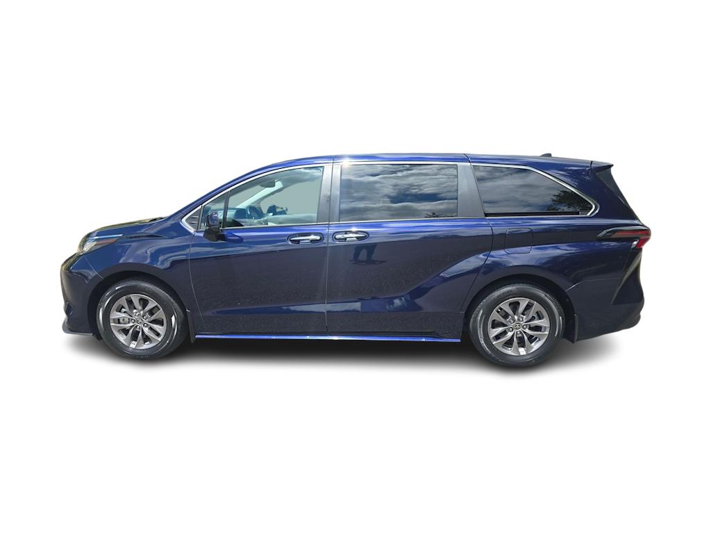 Thumbnail: 2023 Toyota Sienna - 3