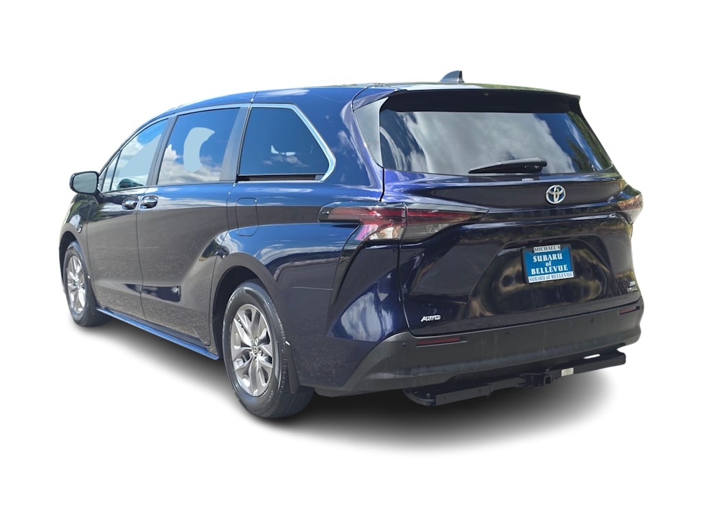 Thumbnail: 2023 Toyota Sienna - 4