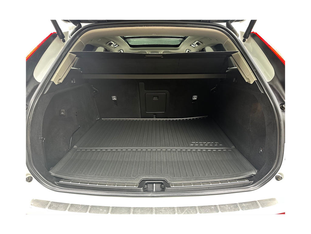 Thumbnail: 2022 Volvo XC60 - 17