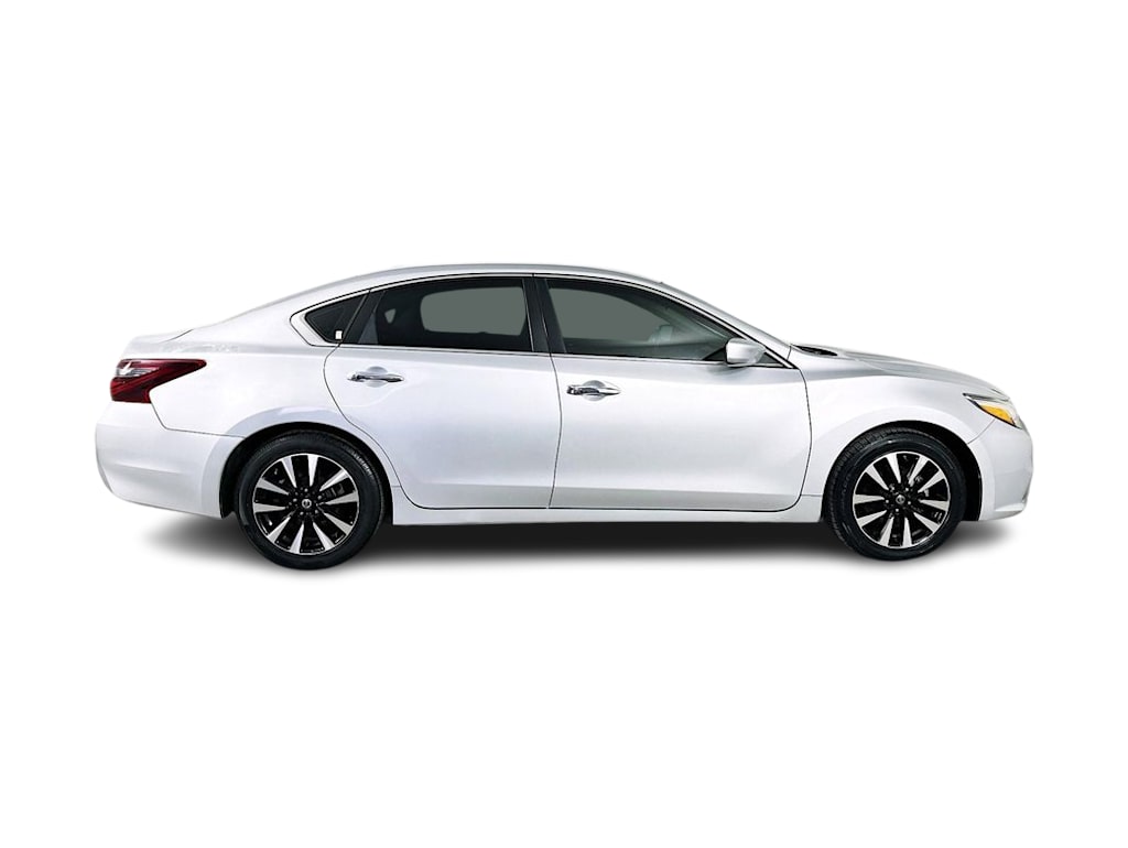 Thumbnail: 2018 Nissan Altima - 25