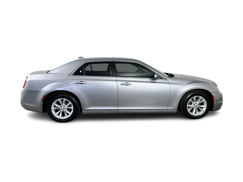 Thumbnail: 2015 Chrysler 300 - 26