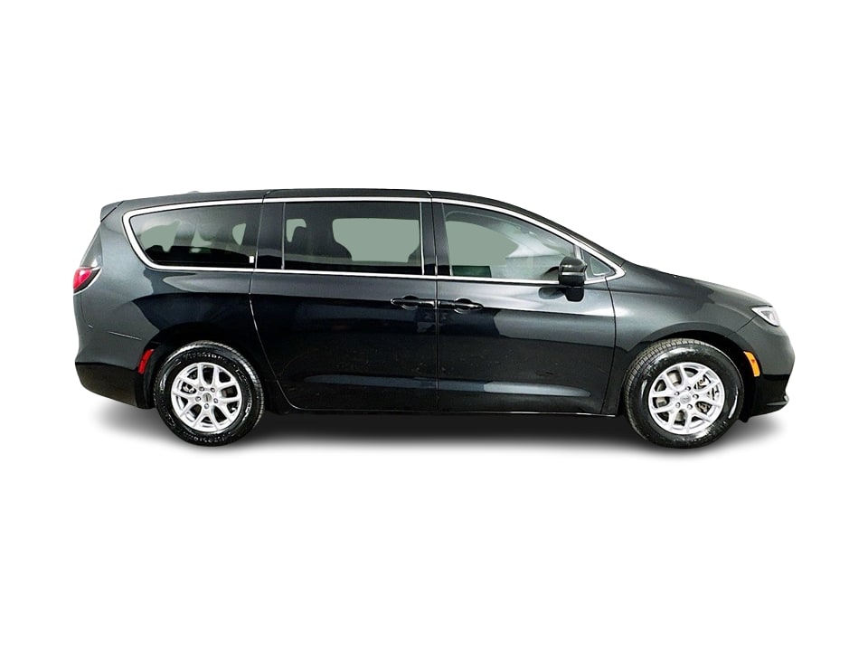 2023 Chrysler Pacifica Touring L 26